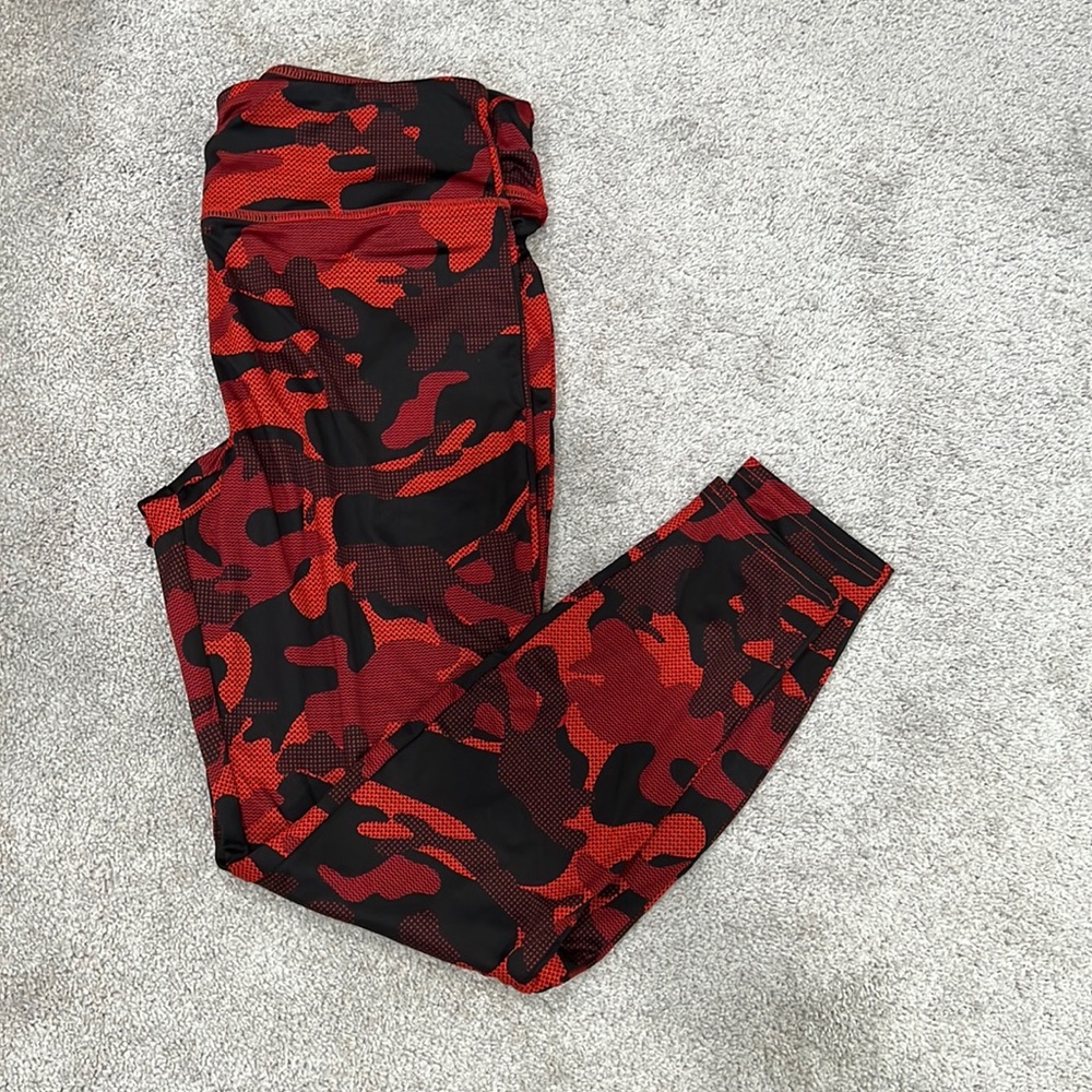 Red camo workout pants, Never worn. Size L